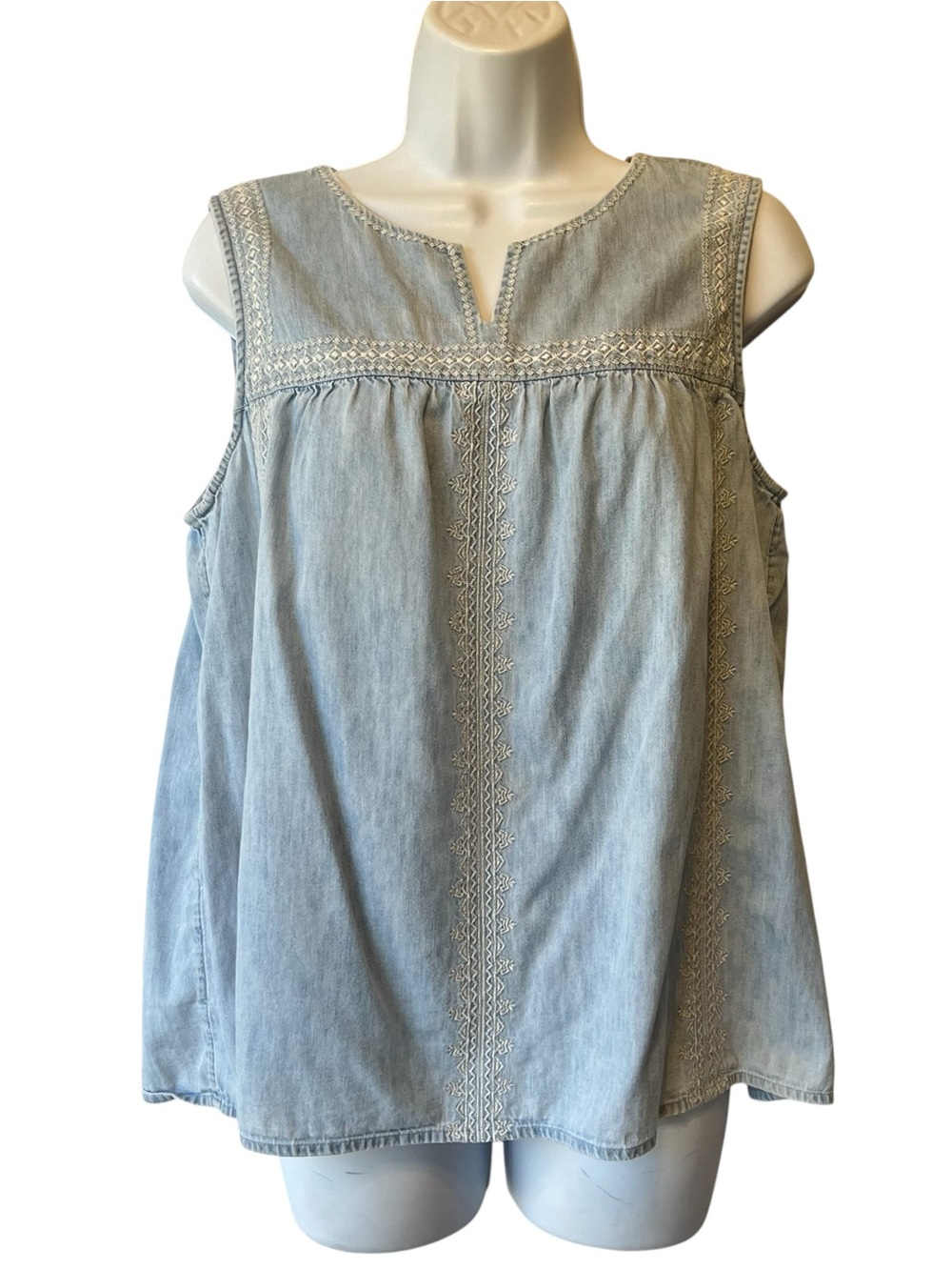 J Jill Denim sleeveless blouse M Embroidered Light blue wash Womens Tank top